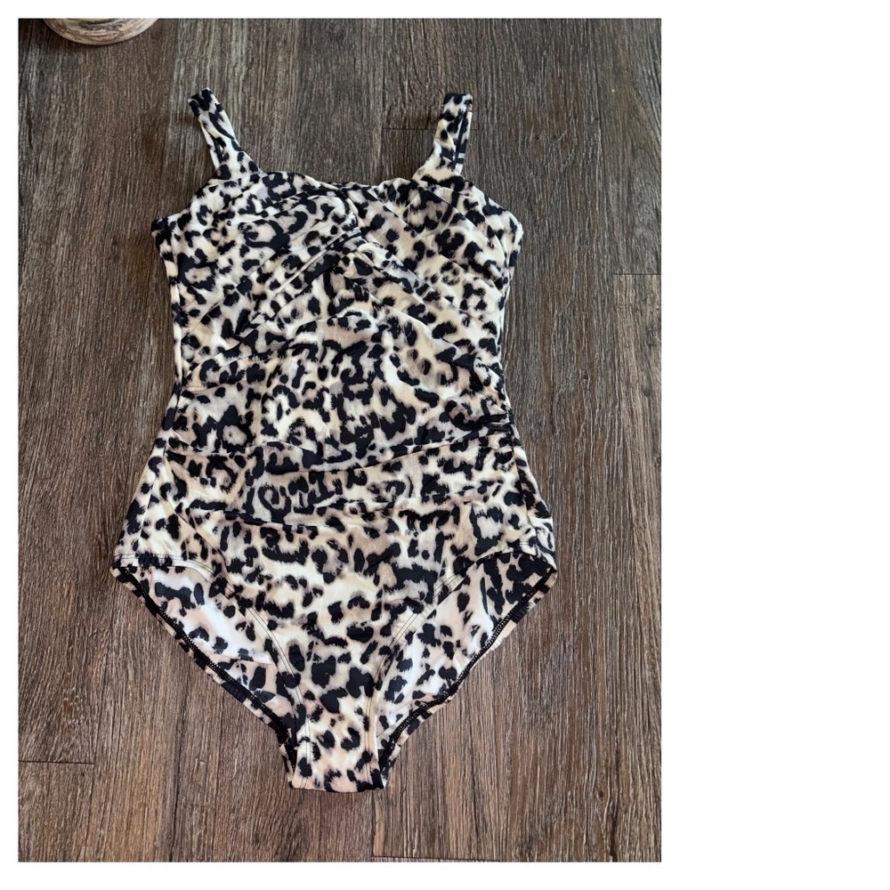 Lands End size 8 D animal print swimsuit